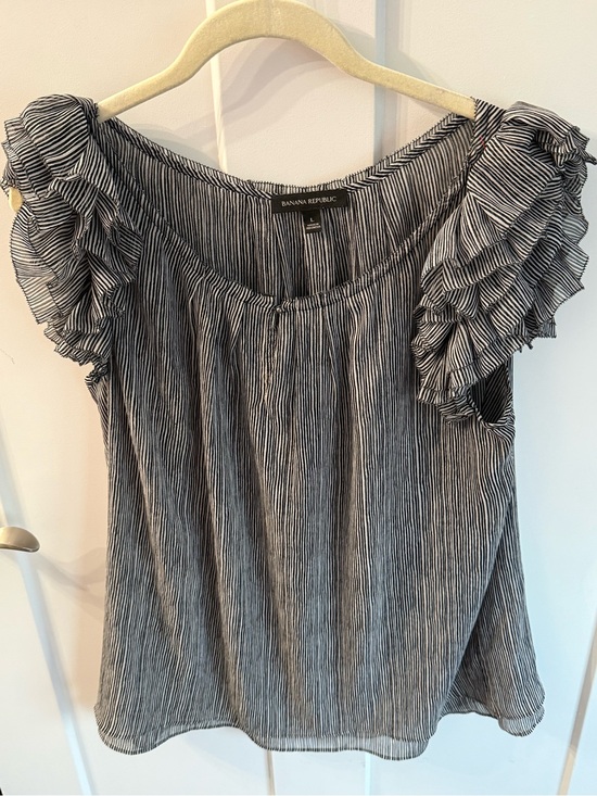 Banana Republic Tops - Banana Republic Black & White Pinstripe Ruffle-Sleeve Top
